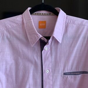 MENS SIZE LARGE HUGO BOSS LIGHT PINK COTTON DRESS SHIRT